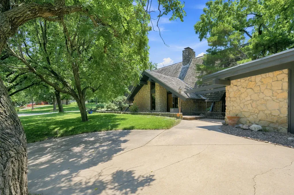 2405 N Redbud Lane Wichita KS 67204