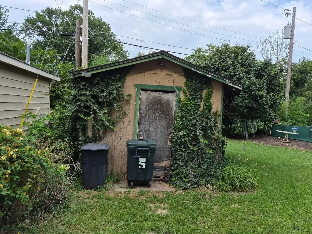 2858 S Laura Wichita KS 67216
