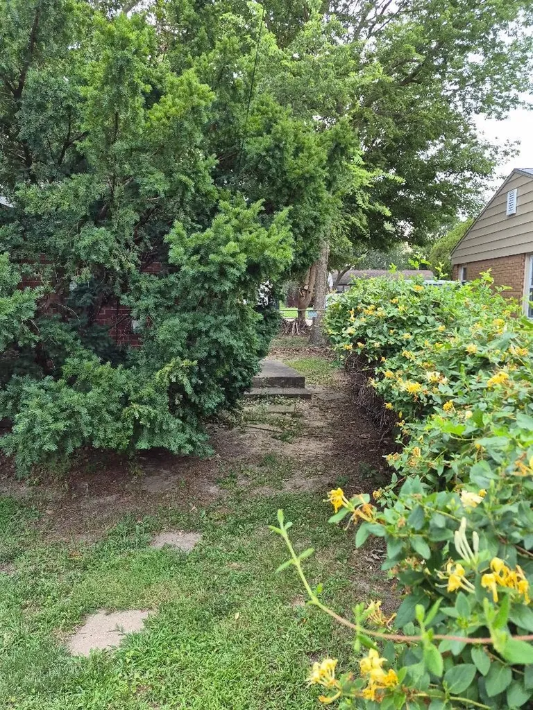 2858 S Laura Wichita KS 67216