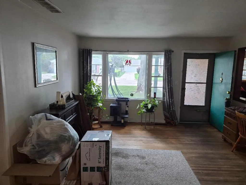 2858 S Laura Wichita KS 67216