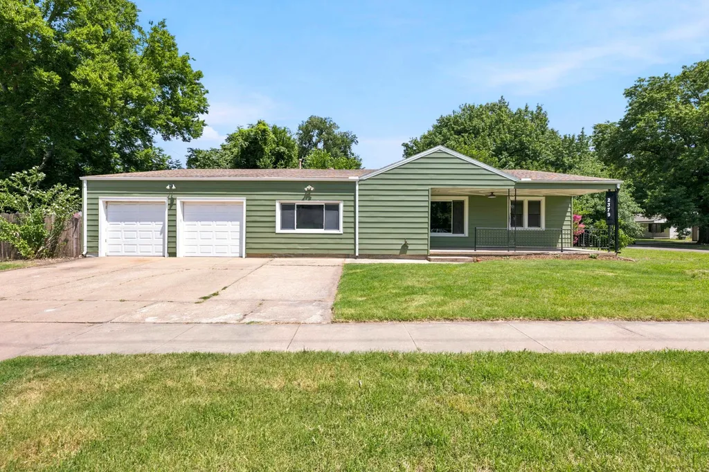 2379 S Volutsia Avenue Wichita KS 67211