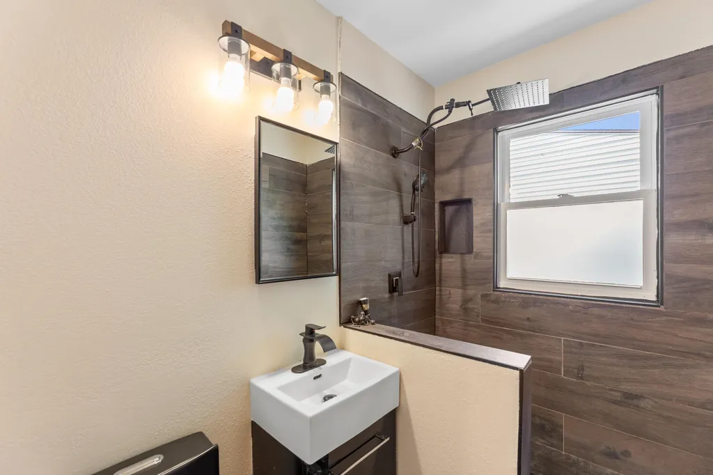 2379 S Volutsia Avenue Wichita KS 67211