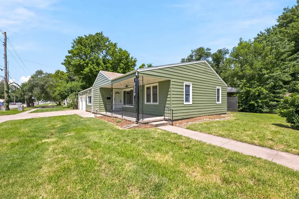 2379 S Volutsia Avenue Wichita KS 67211