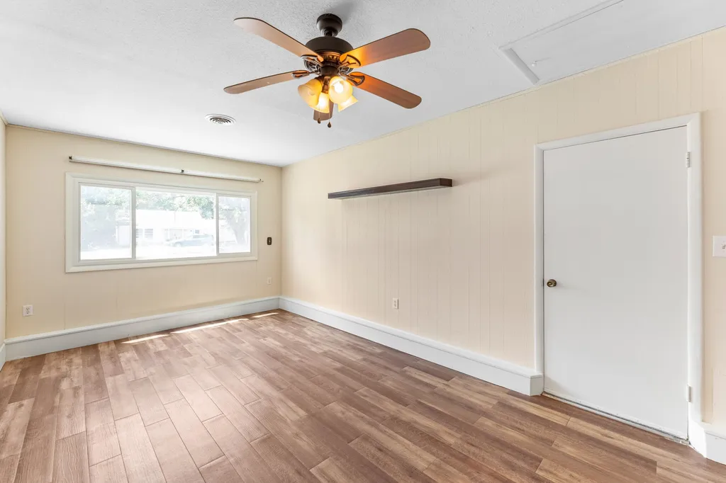 2379 S Volutsia Avenue Wichita KS 67211
