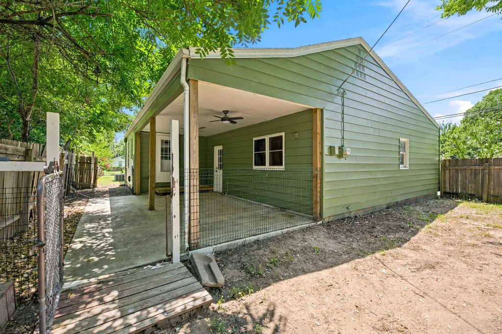 2379 S Volutsia Avenue Wichita KS 67211