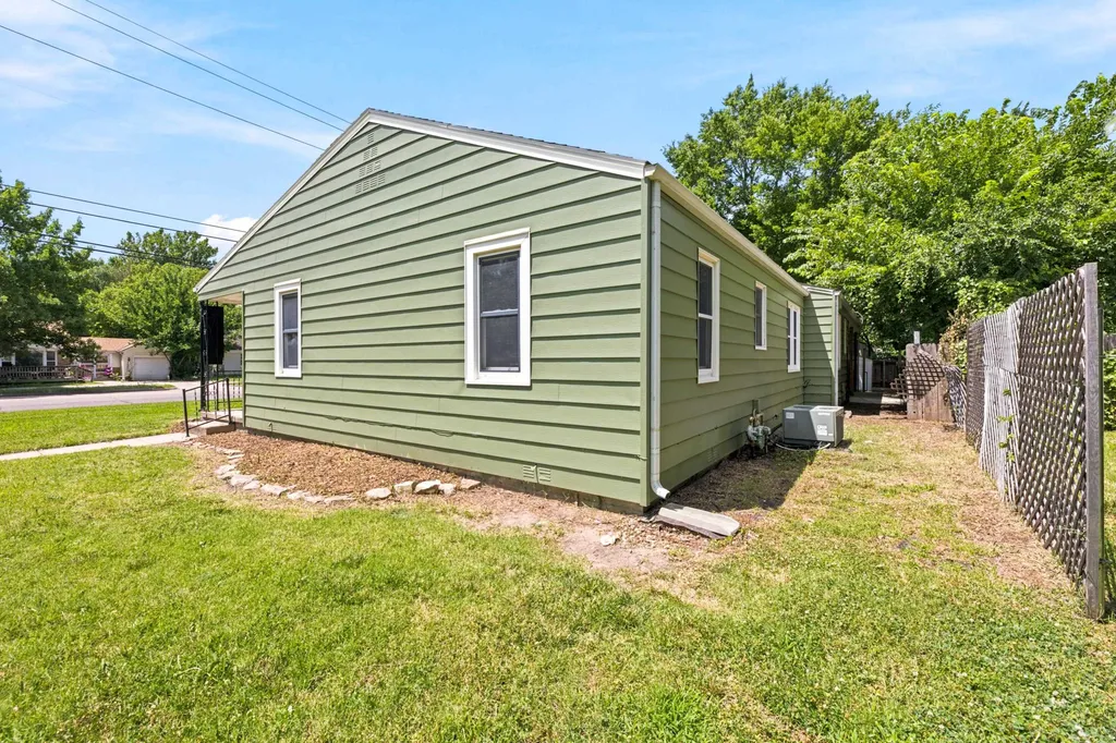 2379 S Volutsia Avenue Wichita KS 67211