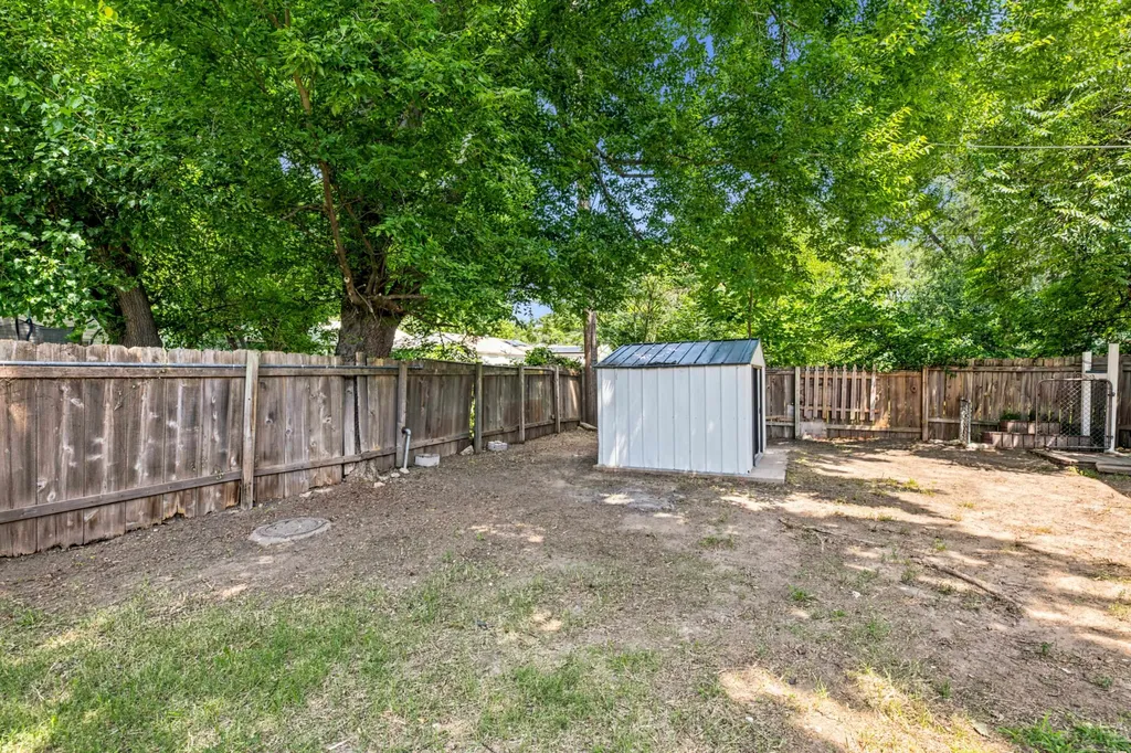 2379 S Volutsia Avenue Wichita KS 67211