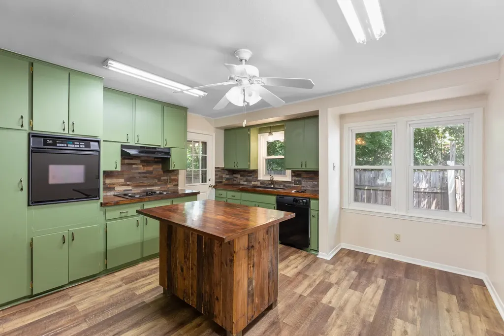 2379 S Volutsia Avenue Wichita KS 67211