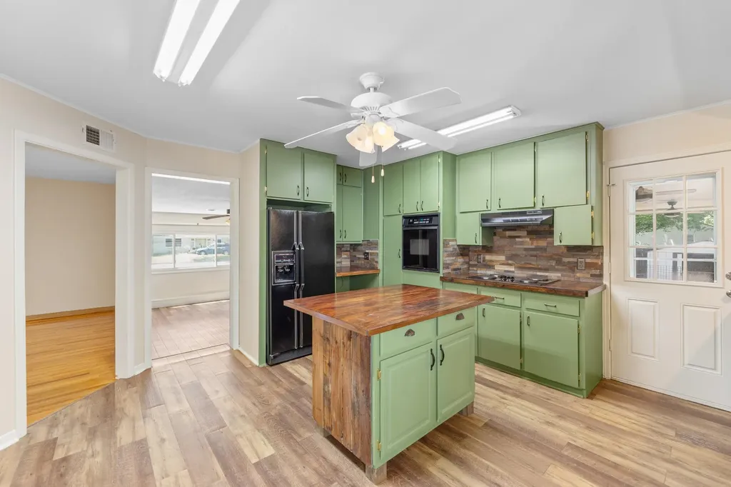 2379 S Volutsia Avenue Wichita KS 67211