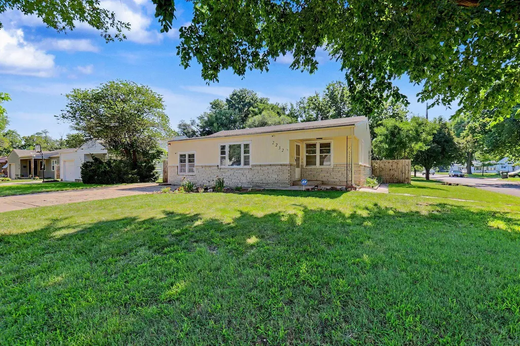 2232 S Estelle Wichita KS 67211