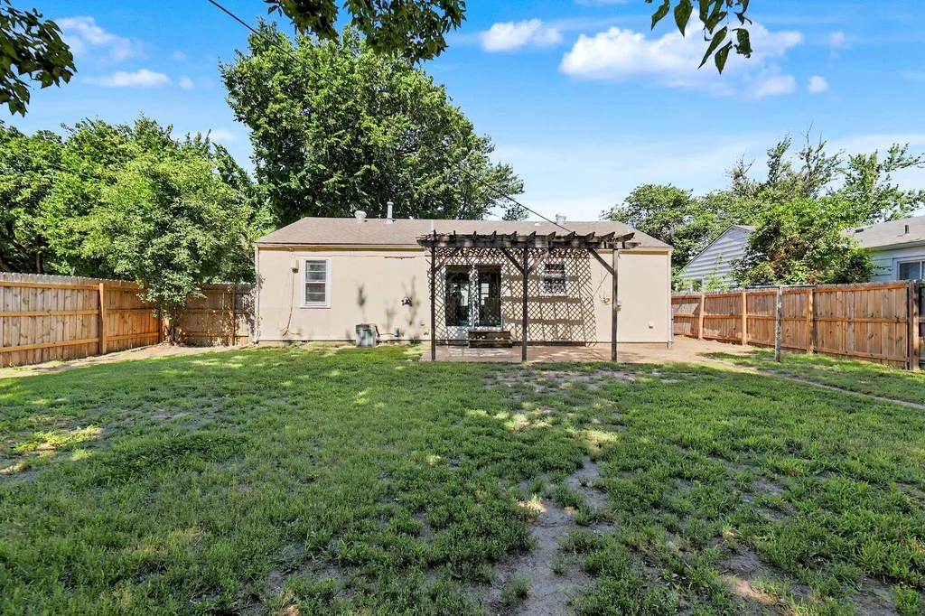 2232 S Estelle Wichita KS 67211