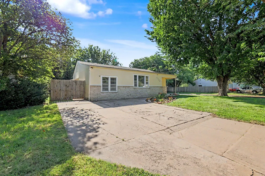 2232 S Estelle Wichita KS 67211