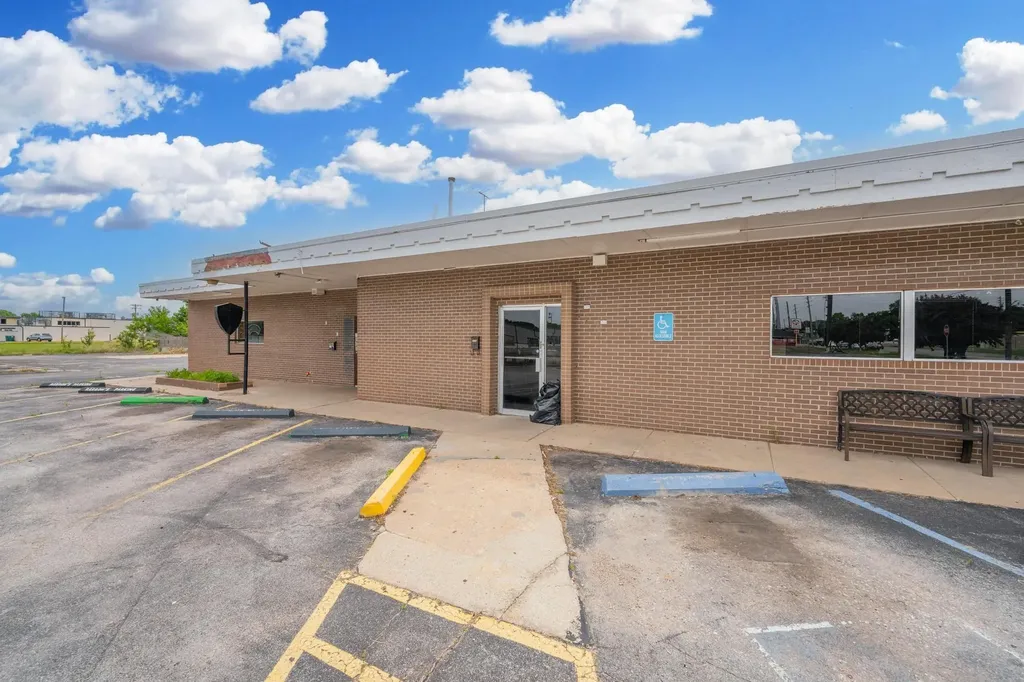 2502 S Oliver Avenue Wichita KS 67210