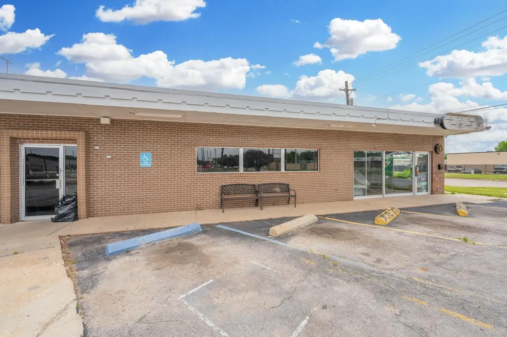 2502 S Oliver Avenue Wichita KS 67210