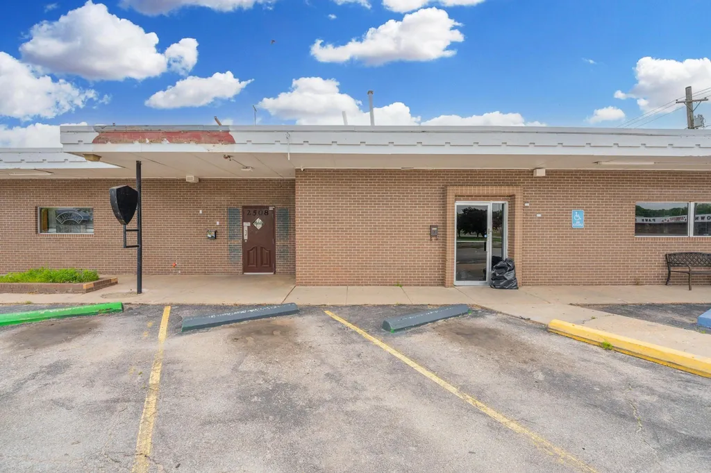 2502 S Oliver Avenue Wichita KS 67210