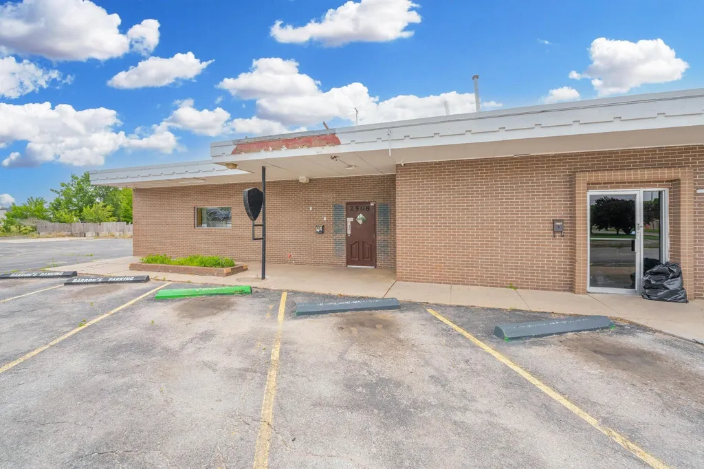 2502 S Oliver Avenue Wichita KS 67210