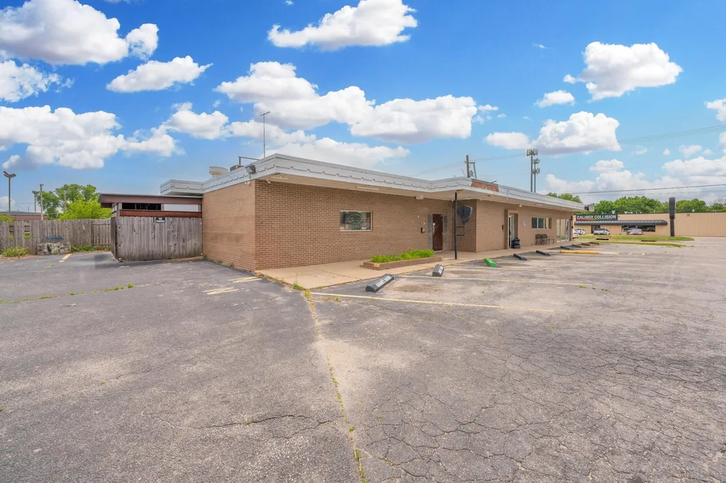 2502 S Oliver Avenue Wichita KS 67210