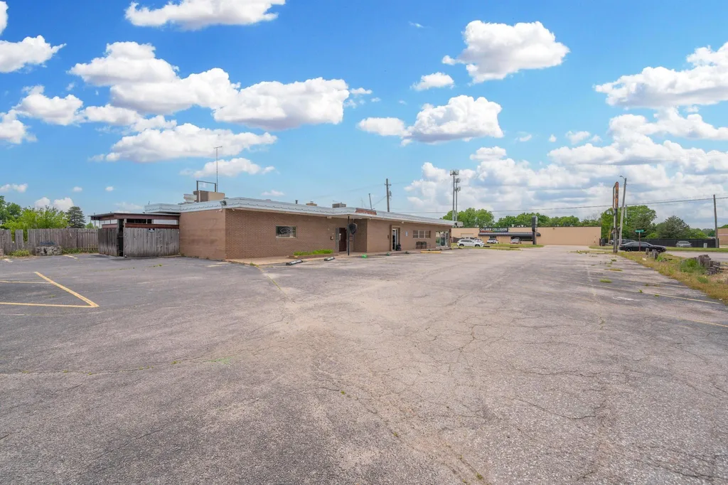 2502 S Oliver Avenue Wichita KS 67210