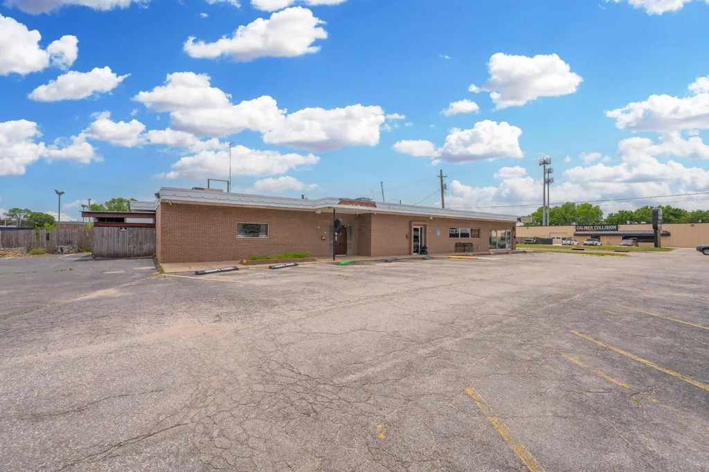 2502 S Oliver Avenue Wichita KS 67210