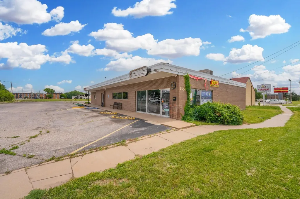 2502 S Oliver Avenue Wichita KS 67210
