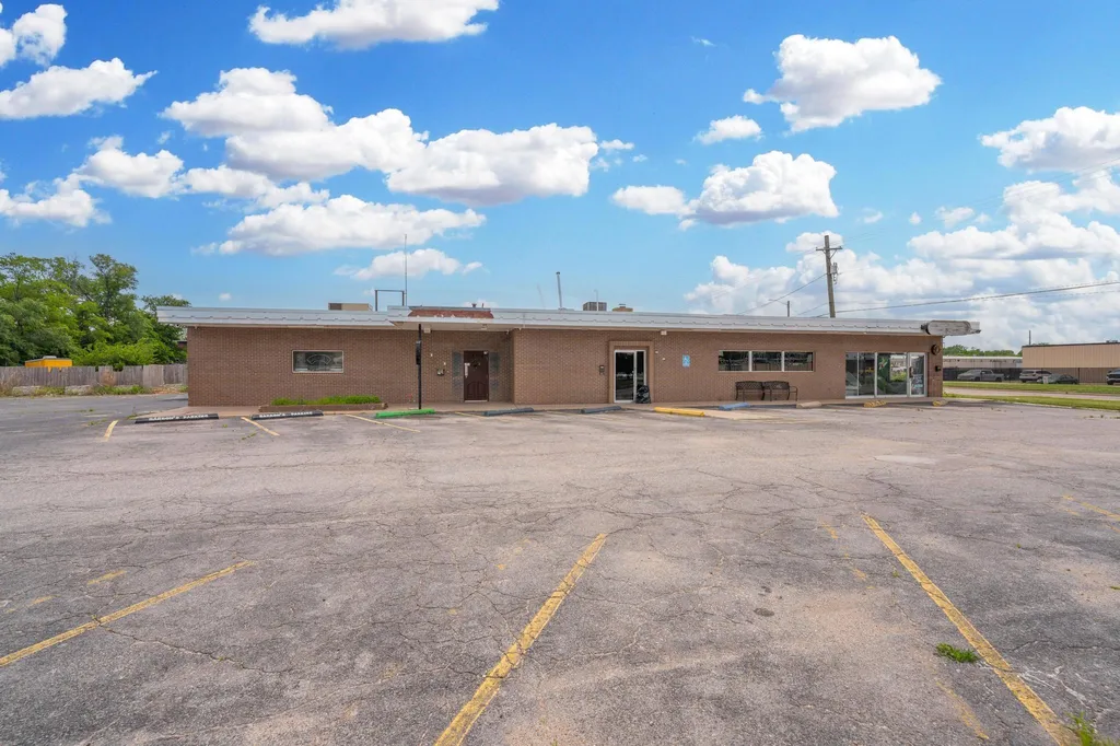 2502 S Oliver Avenue Wichita KS 67210