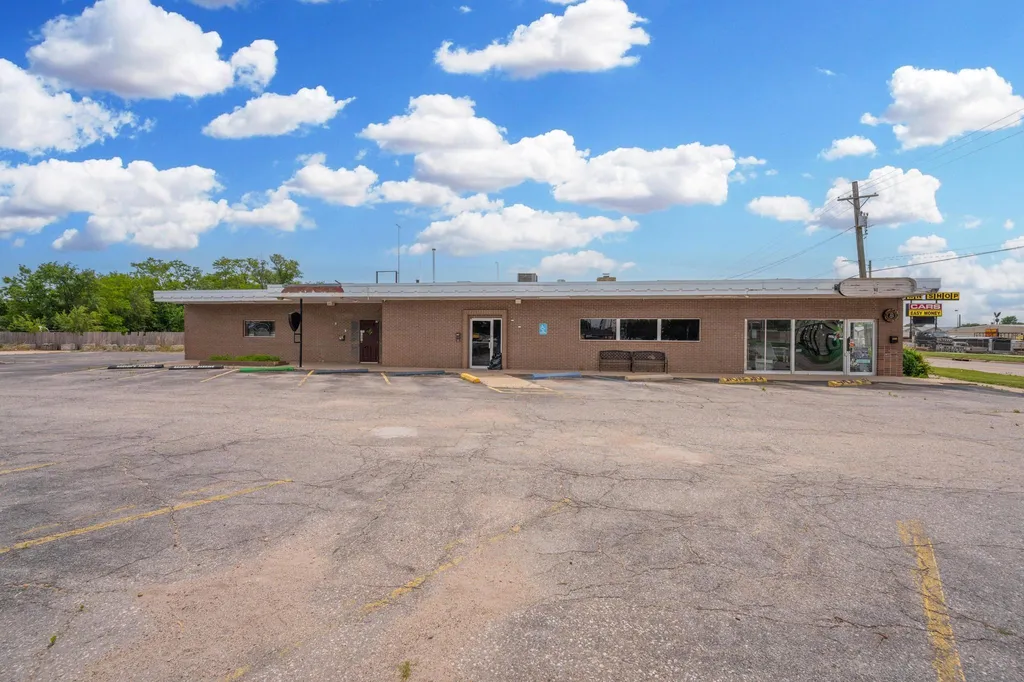 2502 S Oliver Avenue Wichita KS 67210