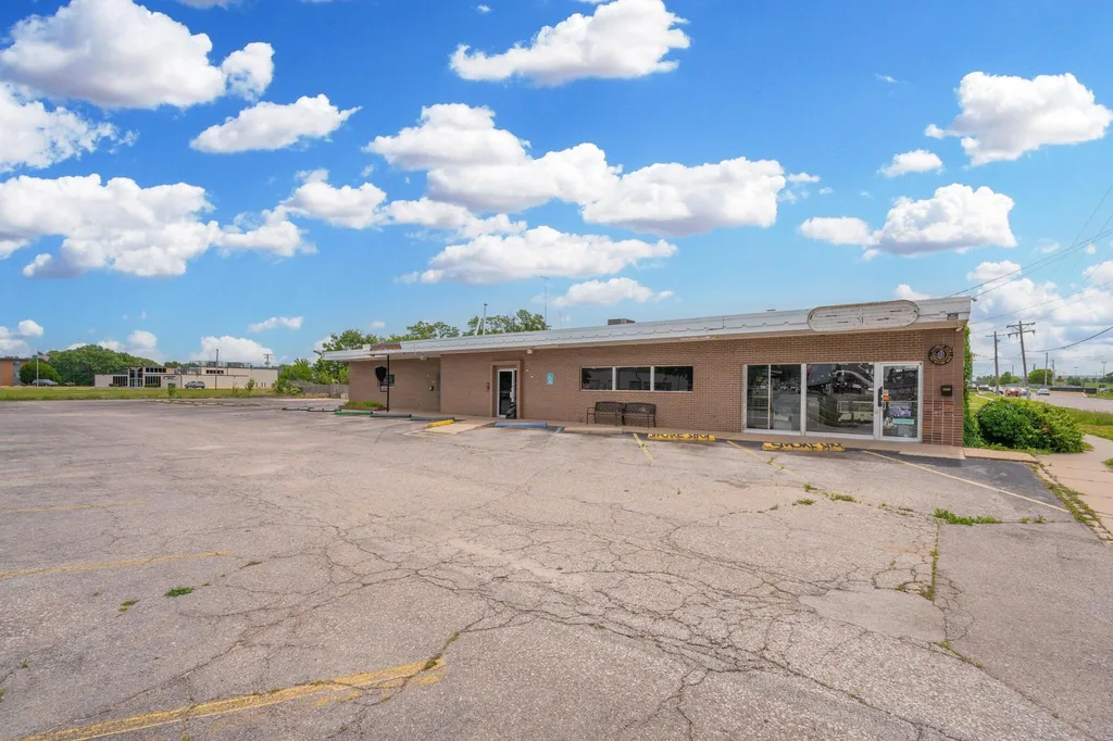 2502 S Oliver Avenue Wichita KS 67210