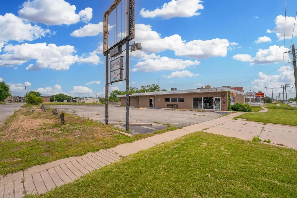 2502 S Oliver Avenue Wichita KS 67210