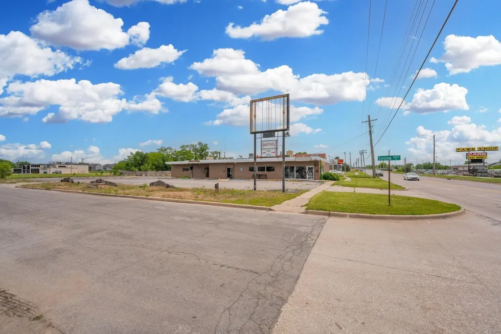 2502 S Oliver Avenue Wichita KS 67210