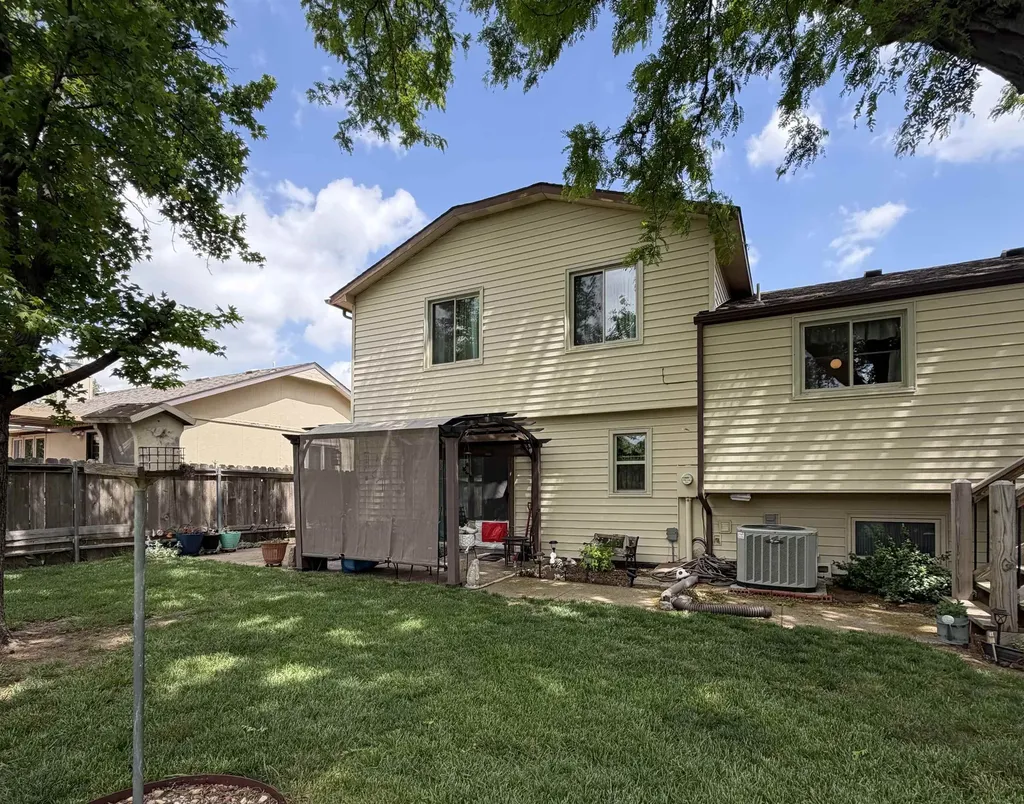 2107 N Murray Circle Wichita KS 67212