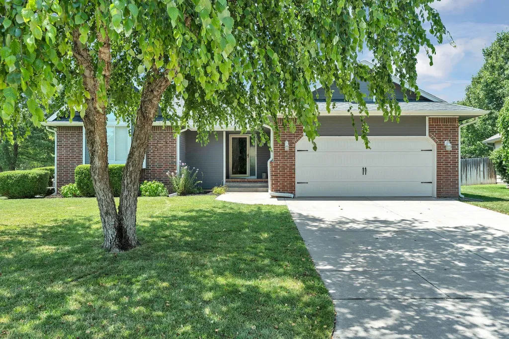 142 S Maple Dunes Court Wichita KS 67235
