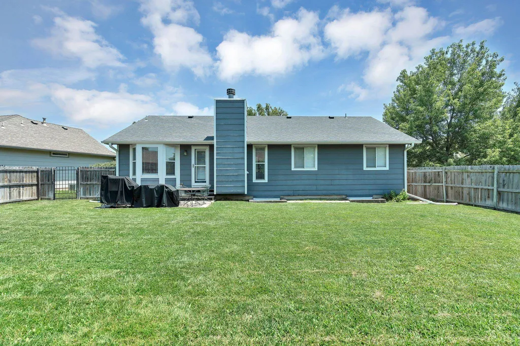 142 S Maple Dunes Court Wichita KS 67235