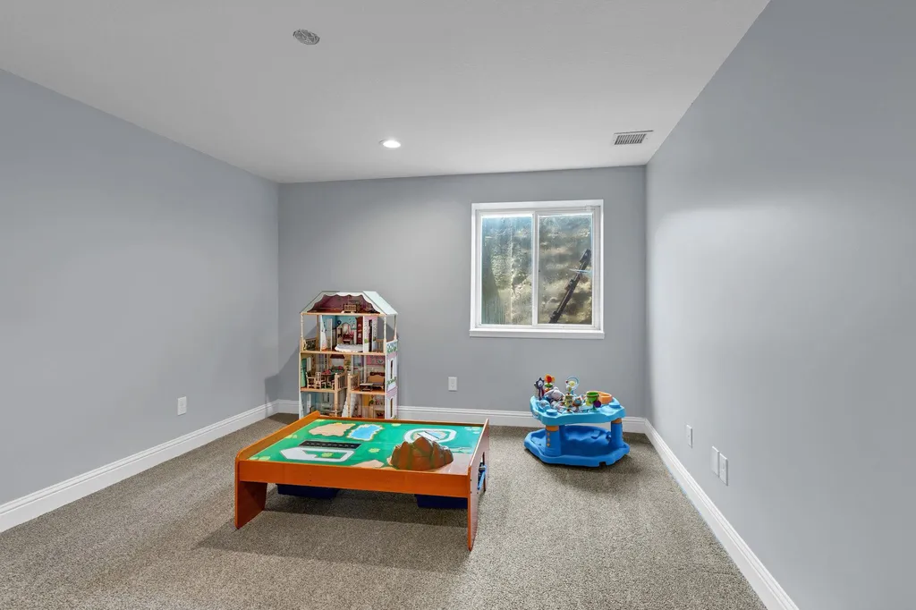 142 S Maple Dunes Court Wichita KS 67235