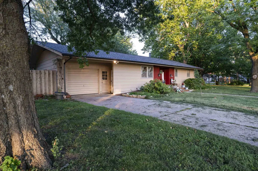 320 S Erb Street Hesston KS 67062