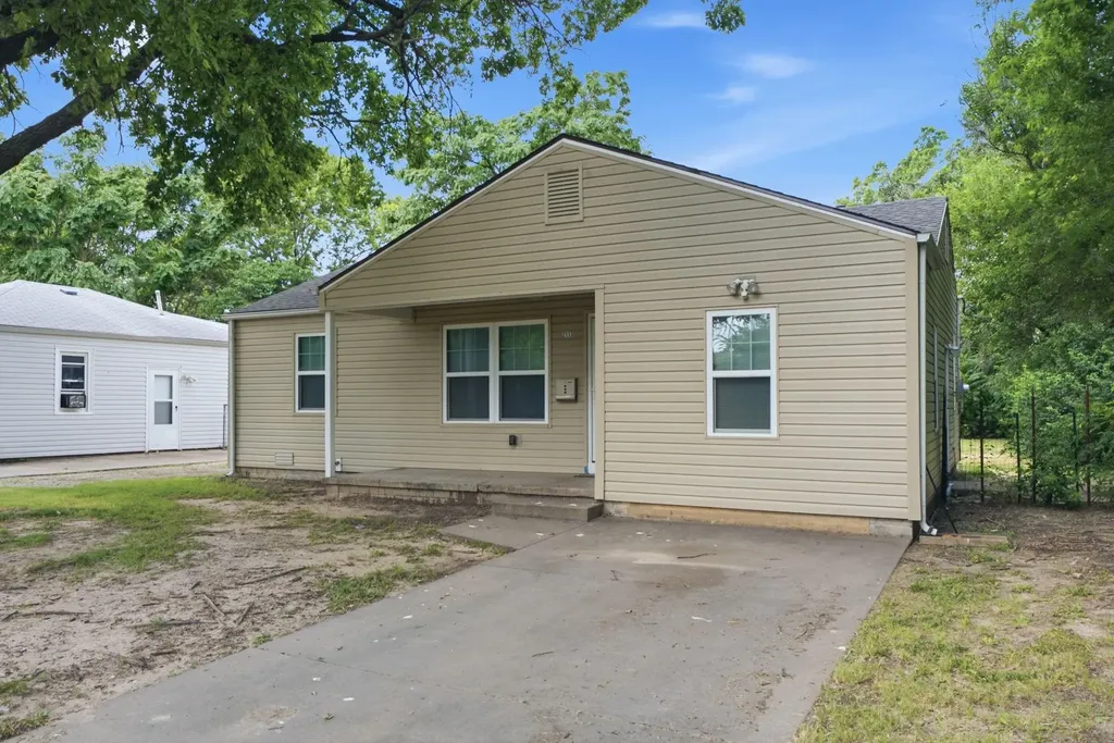 2113 S Glenn Wichita KS 67213