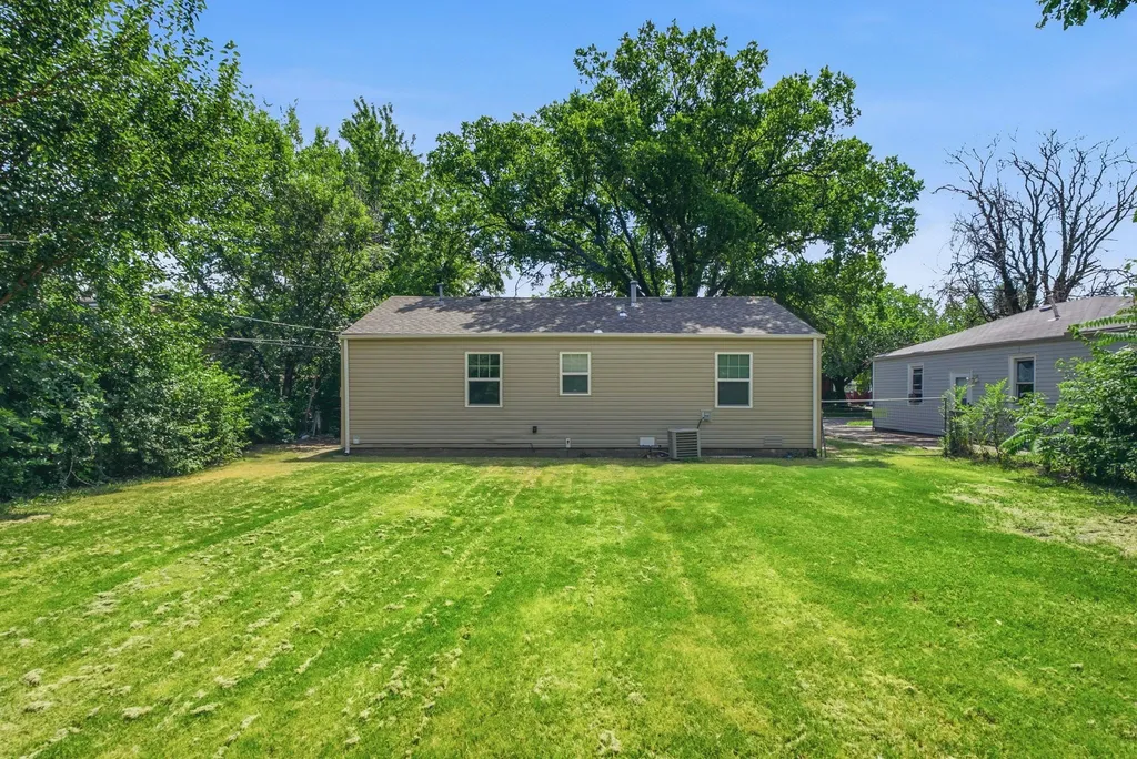2113 S Glenn Wichita KS 67213