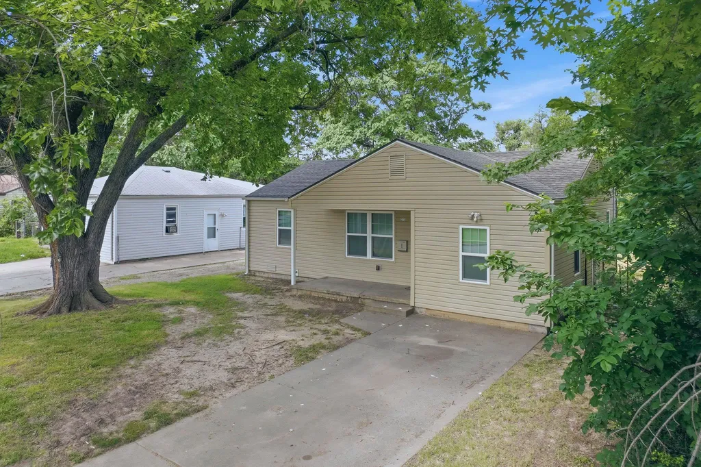 2113 S Glenn Wichita KS 67213