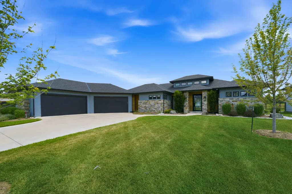 2107 N 159th Court E Wichita KS 67230
