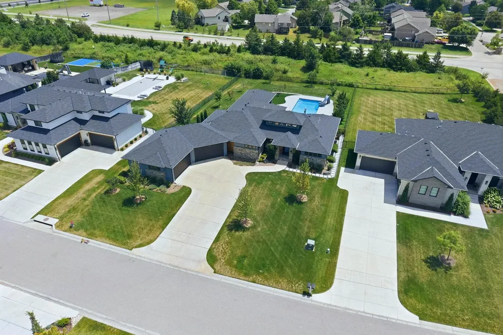 2107 N 159th Court E Wichita KS 67230