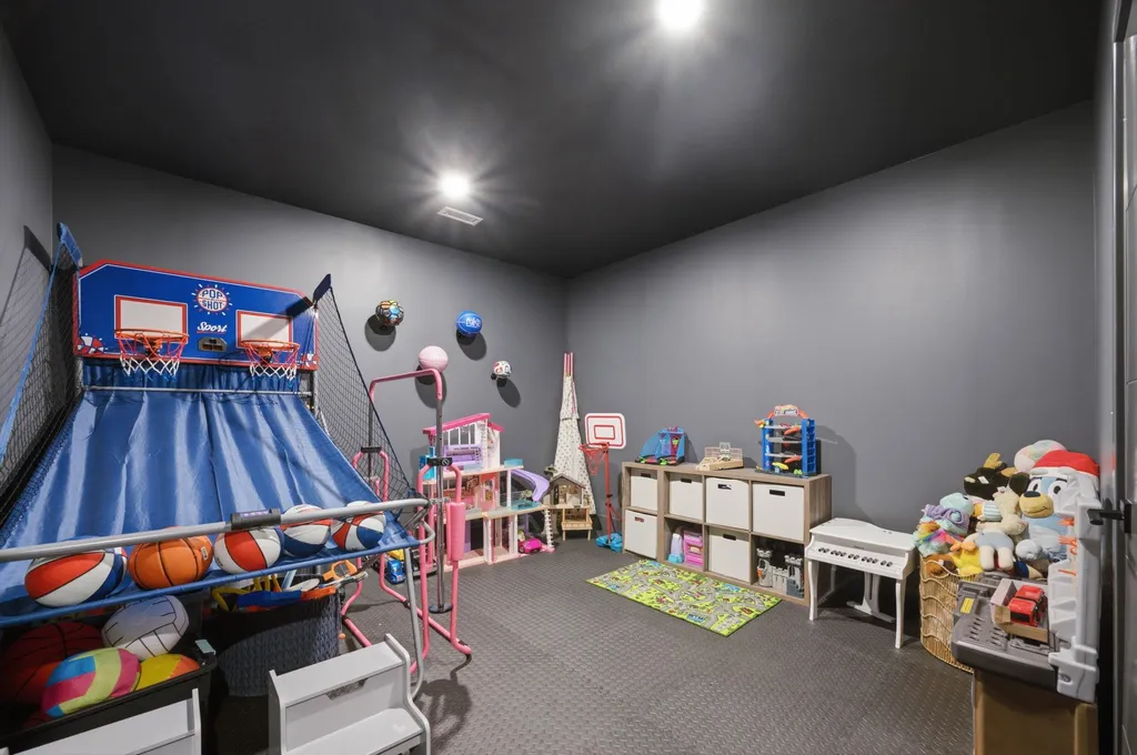 2107 N 159th Court E Wichita KS 67230