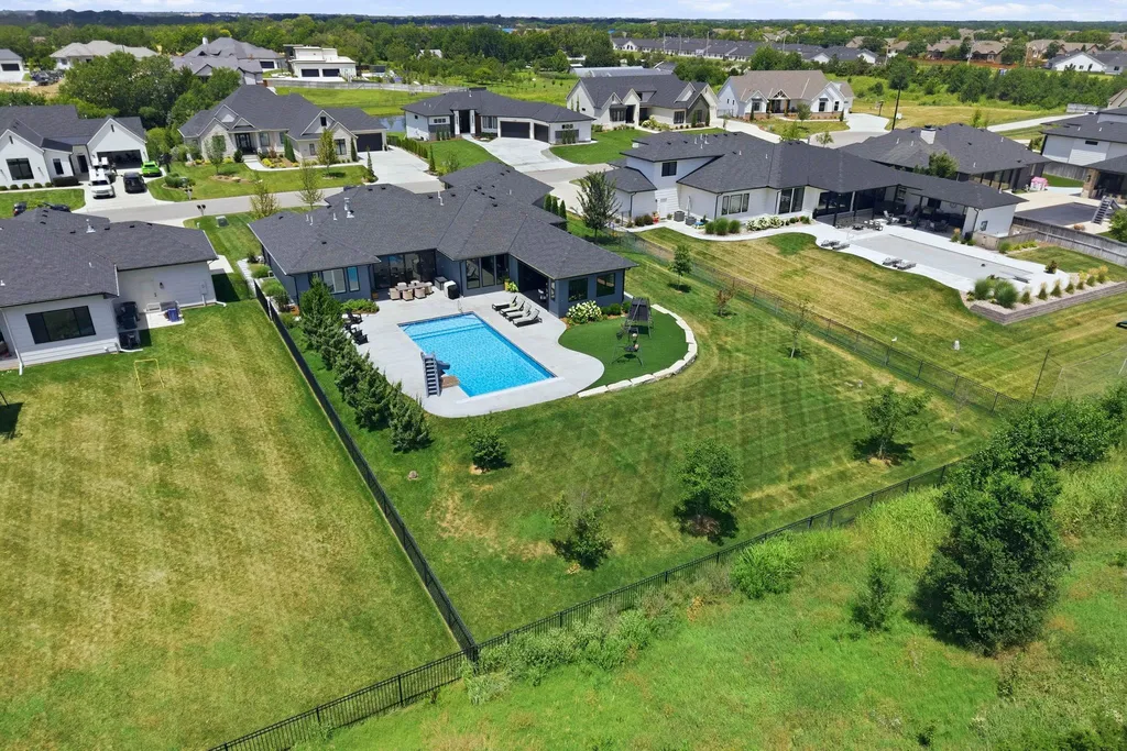 2107 N 159th Court E Wichita KS 67230