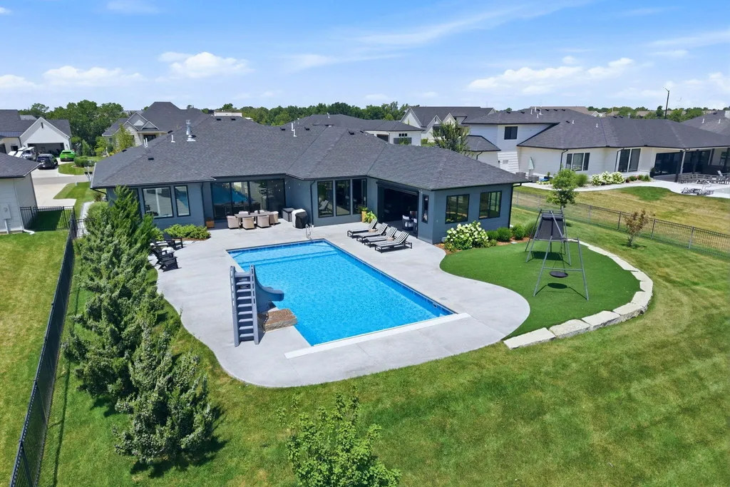 2107 N 159th Court E Wichita KS 67230