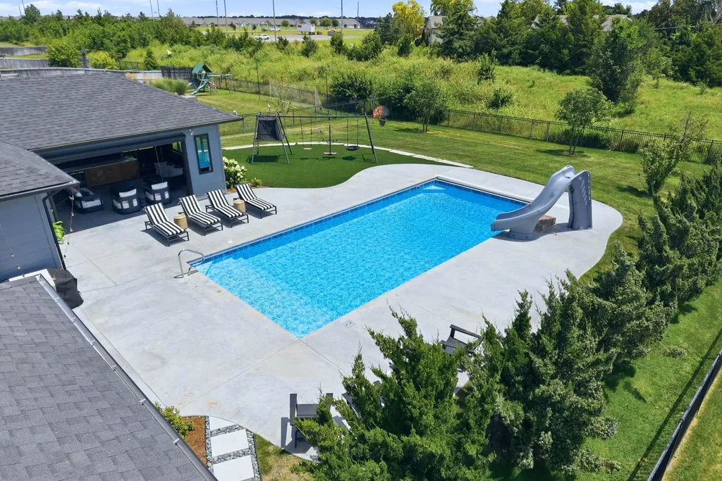 2107 N 159th Court E Wichita KS 67230