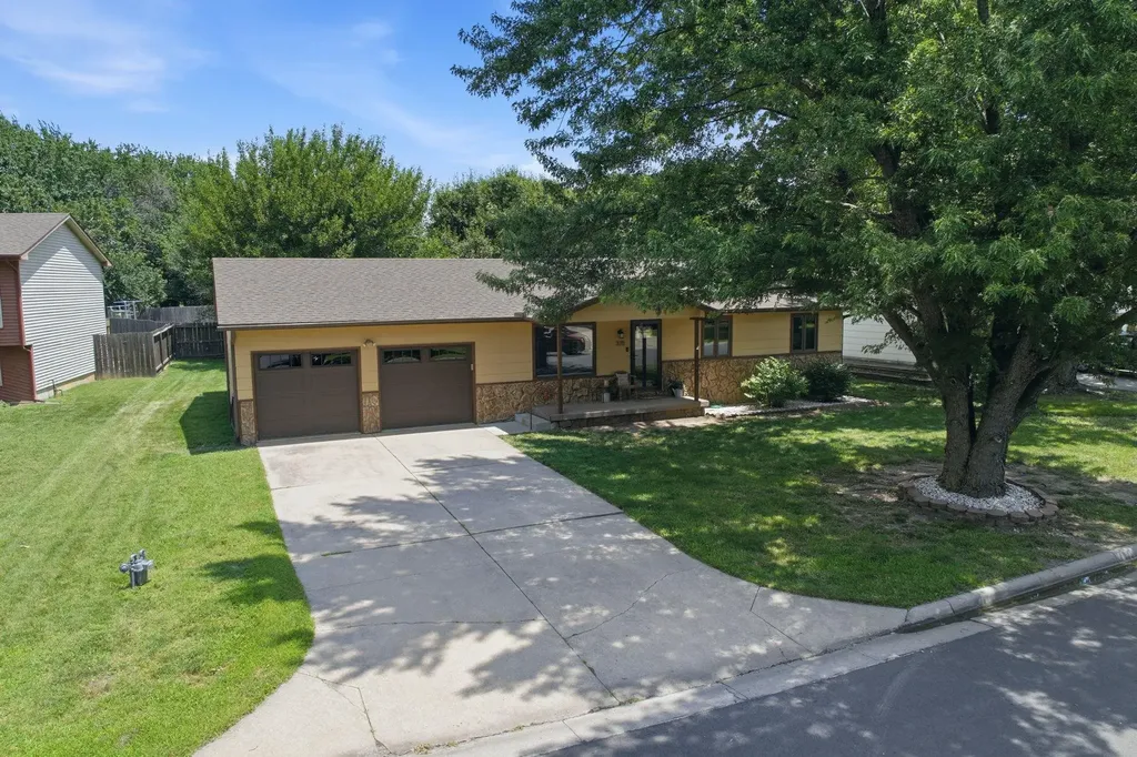 328 N Commanche Drive Kechi KS 67067
