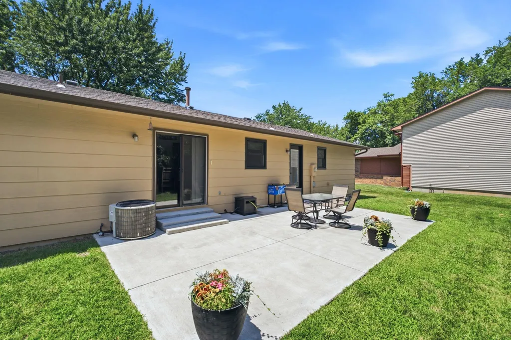 328 N Commanche Drive Kechi KS 67067