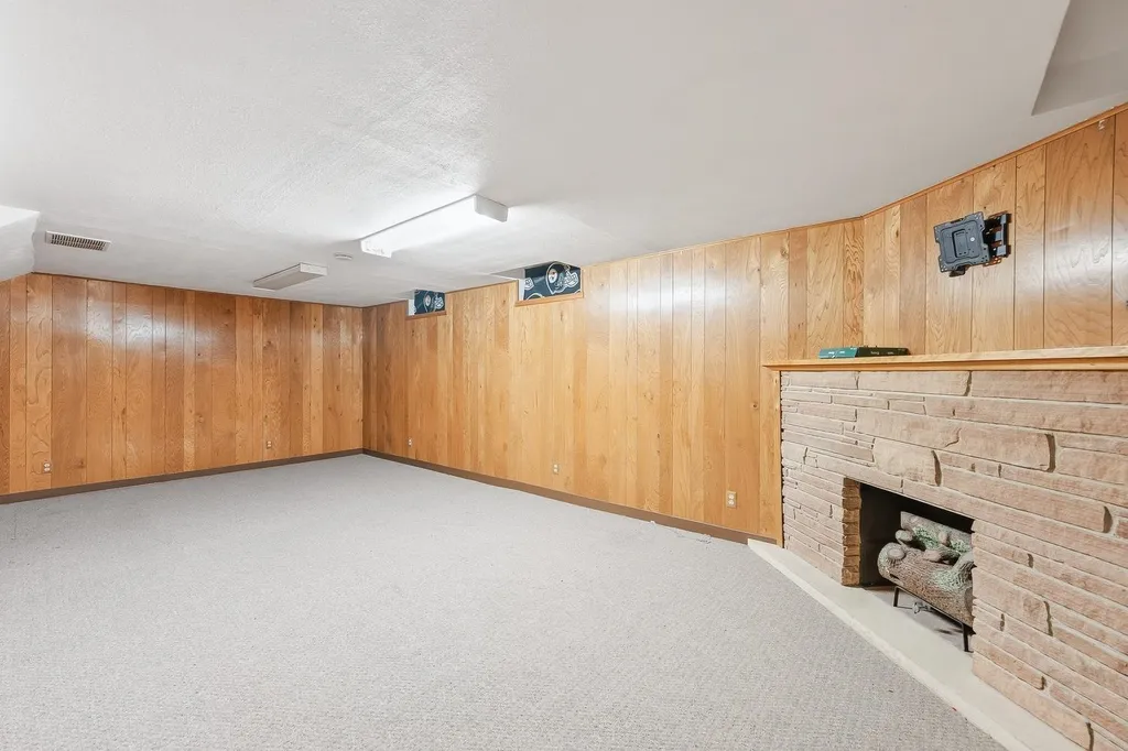 3046 S Hiram Wichita KS 67217