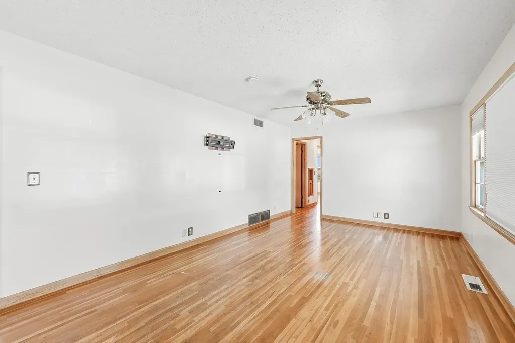 3046 S Hiram Wichita KS 67217