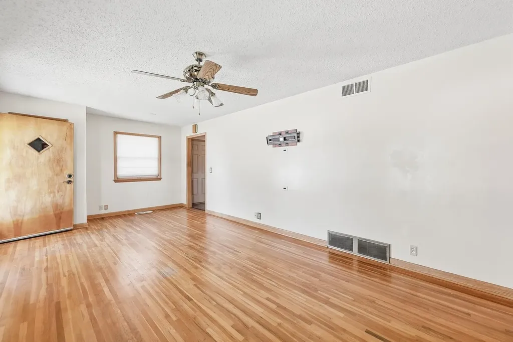 3046 S Hiram Wichita KS 67217