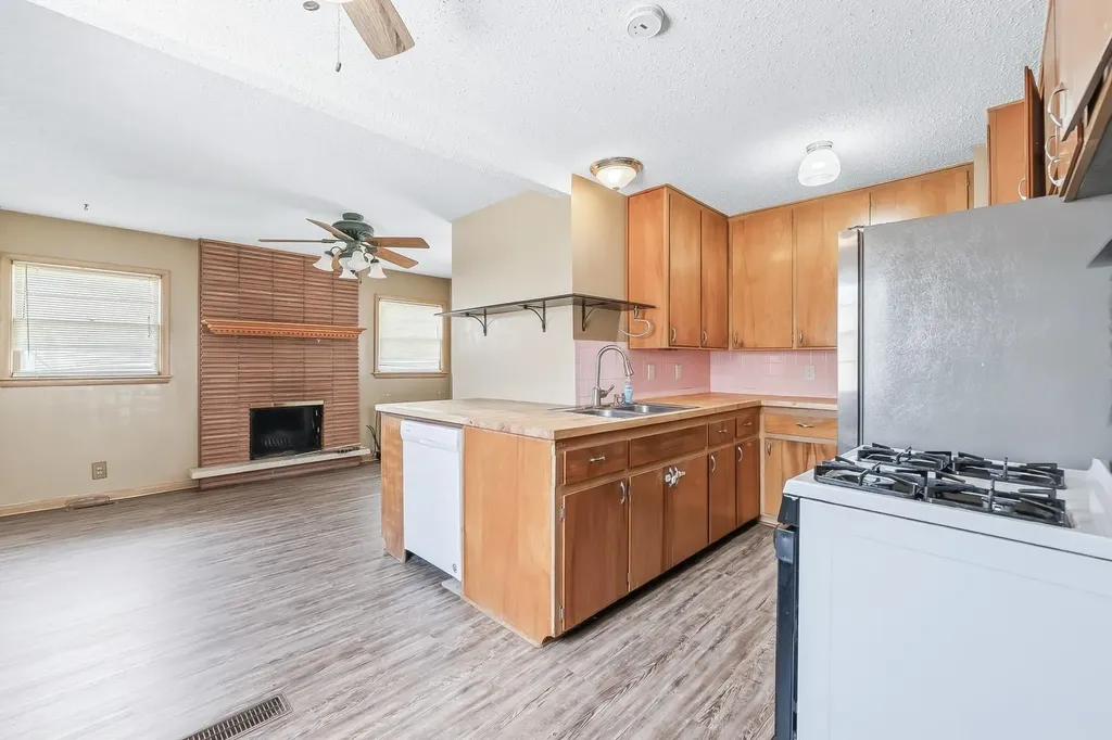 3046 S Hiram Wichita KS 67217