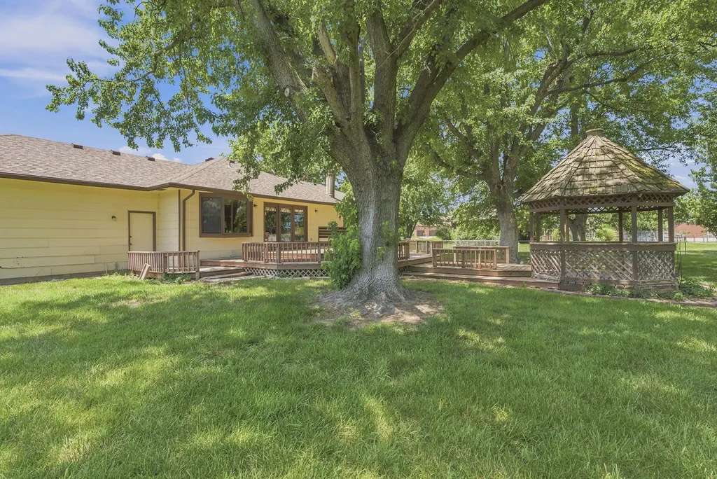 6306 N Bella Road Wichita KS 67204
